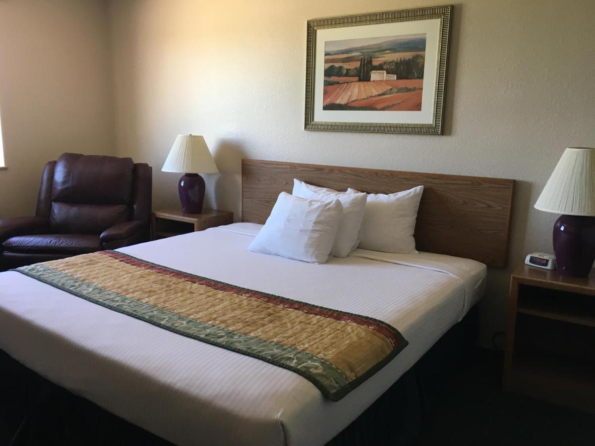Cassville Four Seasons Inn & Suites Eksteriør bilde